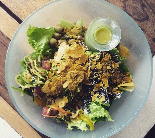 alchemy_salad-whit-green-olives-rawmesan